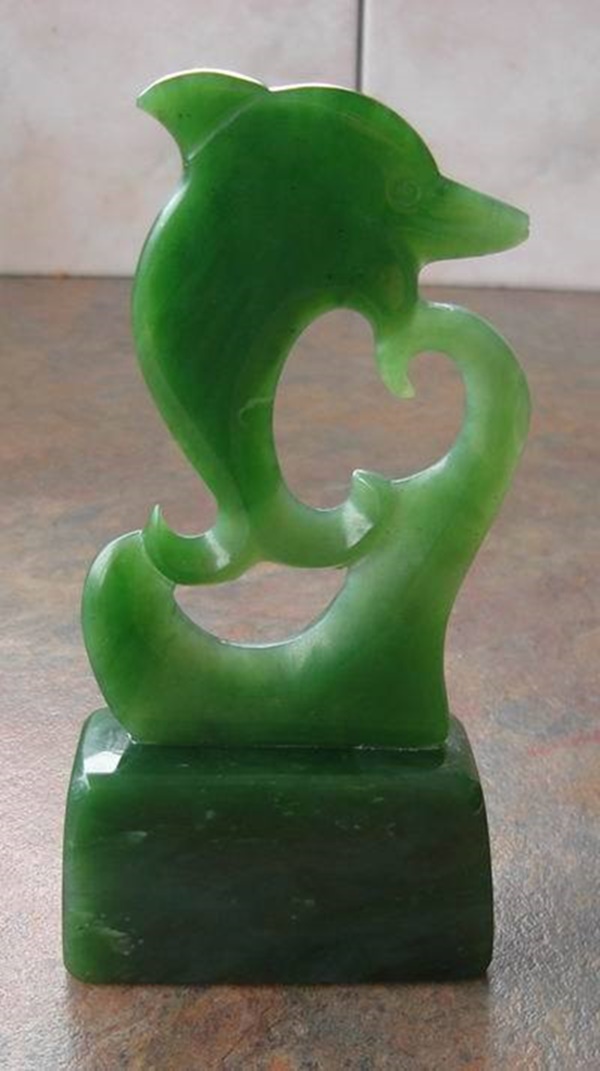Dolphin carving New Zealand Pounamu